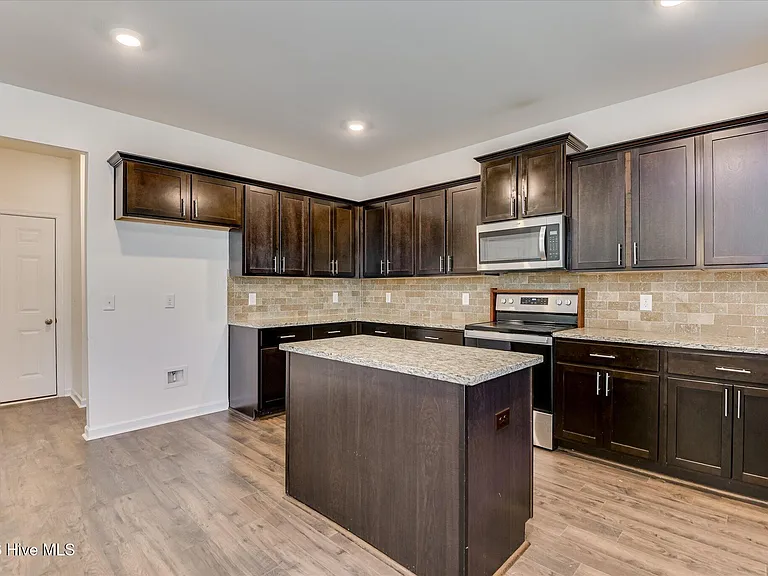 1147 Sims Dr — Photo 18