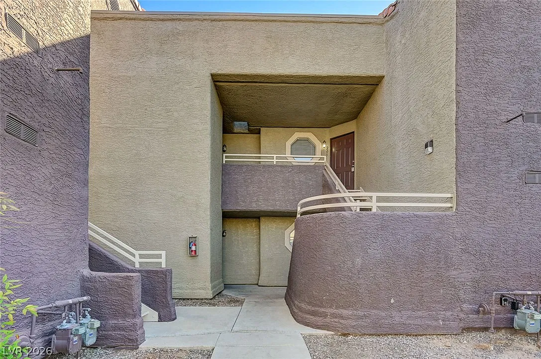 1 bed, 1.0 bath, 841 sqft, $1,225 — Photo 1