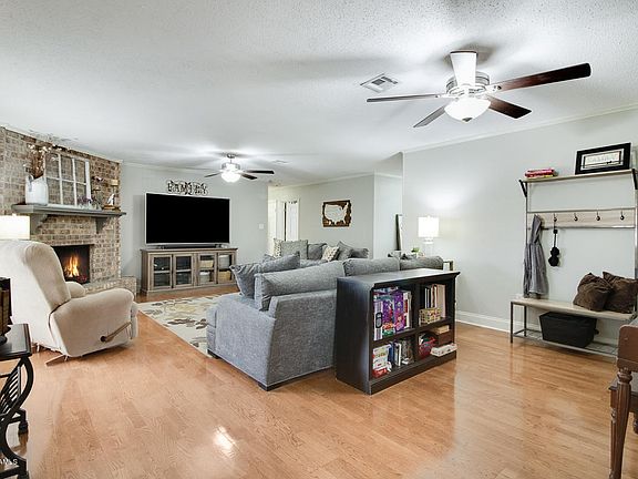5th image of 203 Mulberry Dr