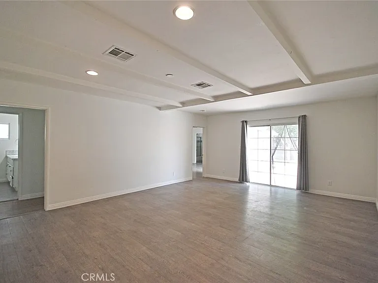 10622 Zelzah Ave — Photo 13