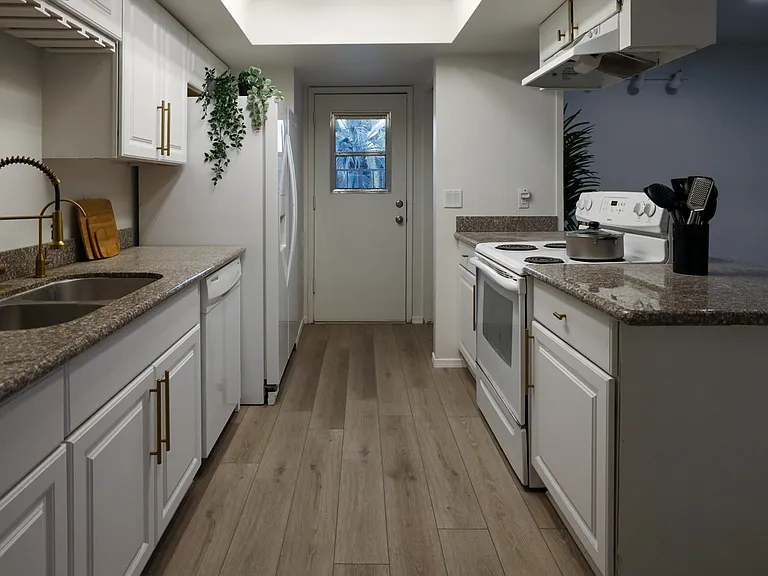 328 E Dunbar Dr #1 — Photo 8
