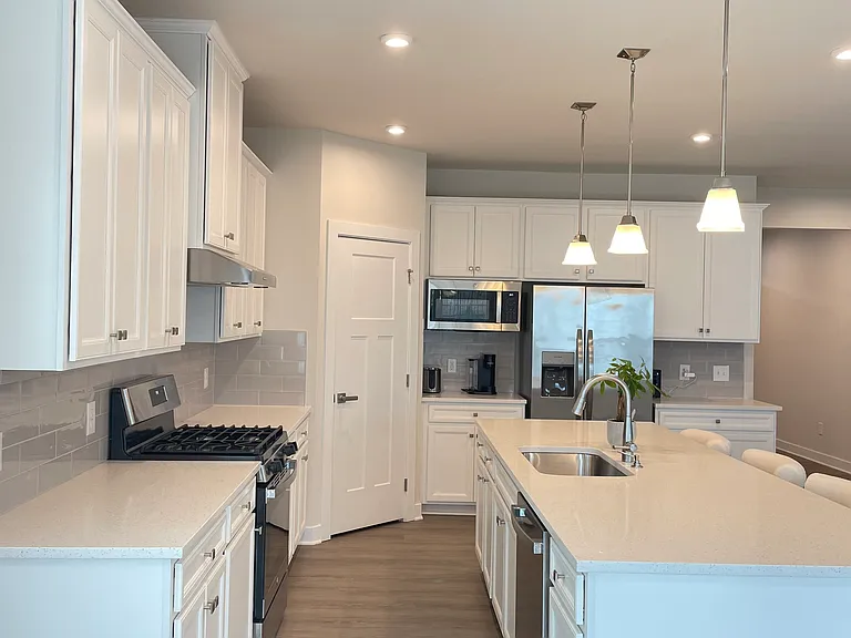 1840 Meredith Pl — Photo 12