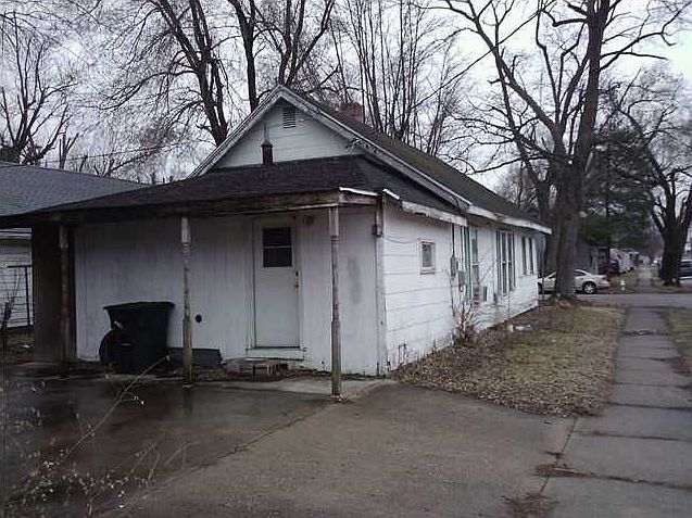 2nd image of 1502 Broadway St