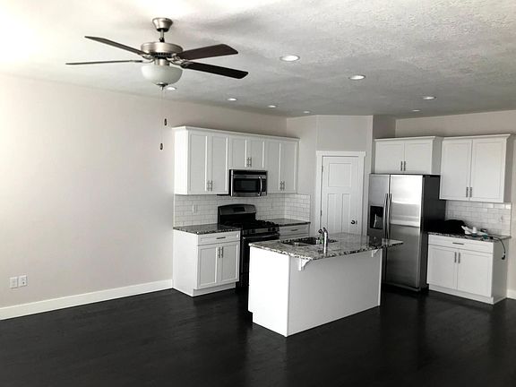 2nd image of 4196 N Cresthaven Ln