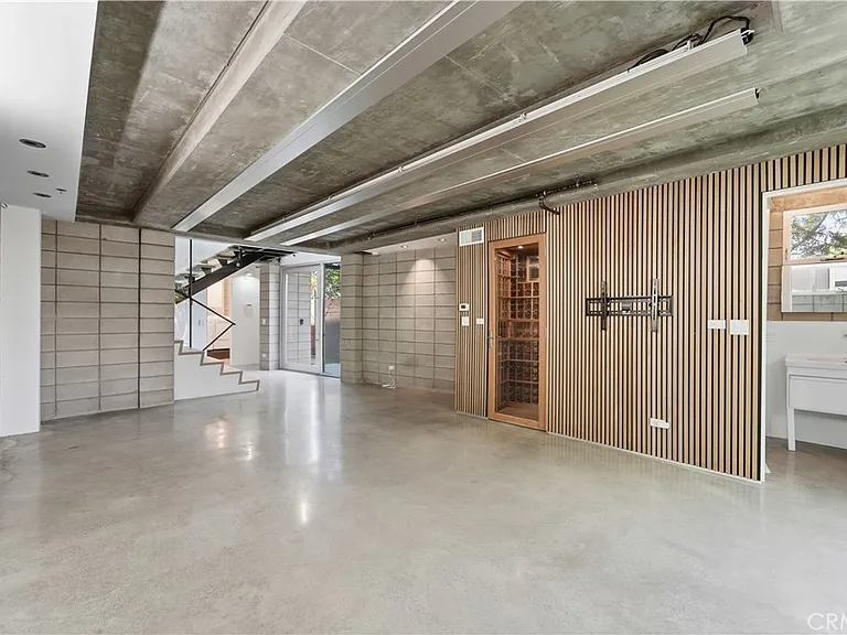 404 Grand Blvd — Photo 45