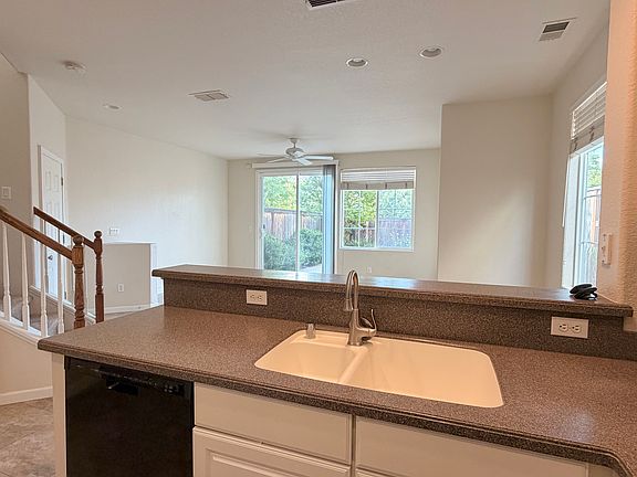 5th image of 9204 Cortina Cir