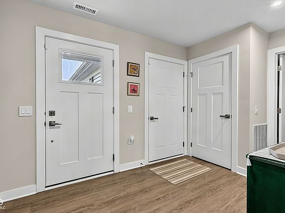 5th image of 2733 Green Valley Dr