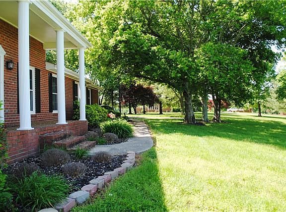 3rd image of 171 Graystone Dr