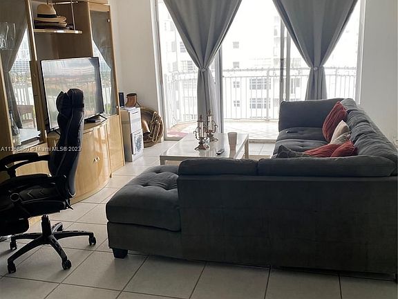4th image of 18061 Biscayne Blvd APT 1902