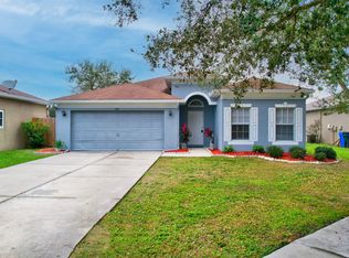 610 Maple Pointe Dr, Seffner, FL 33584