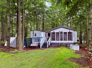 482 Pine Pl, Gouldsboro, PA 18424