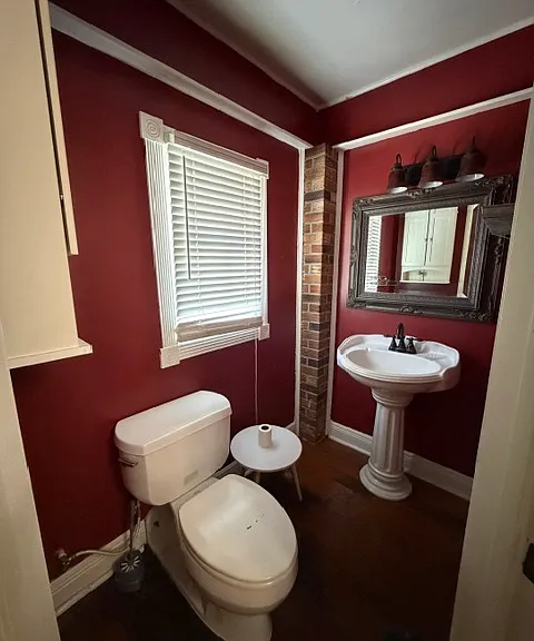 4th bedroom "bonus room" 1/2 bathroom