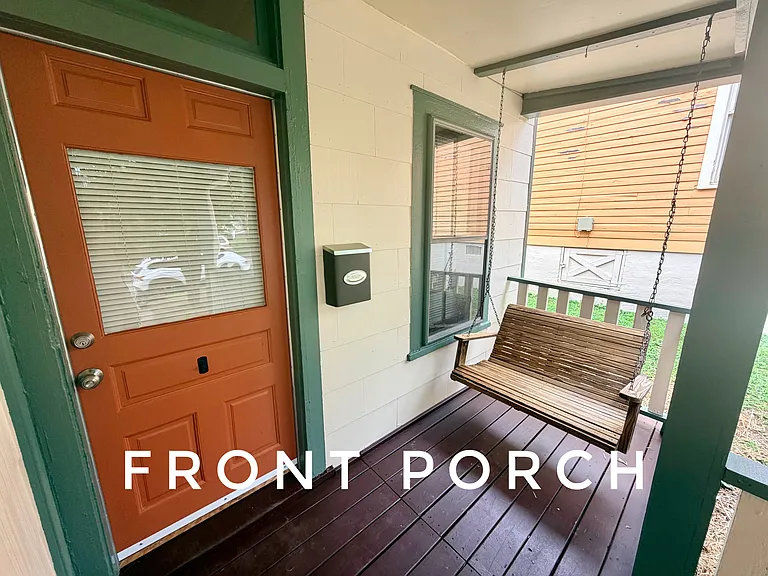 1428 Cornelia St — Photo 2