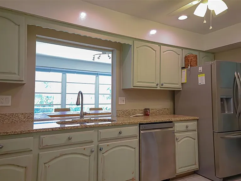 1690 Waxwing Ct — Photo 22
