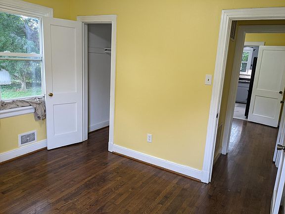 5th image of 3811 Thompson St