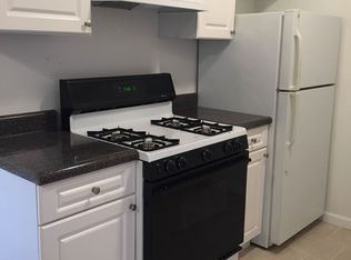 8 Ivy St #1, Farmingdale, NY 11735