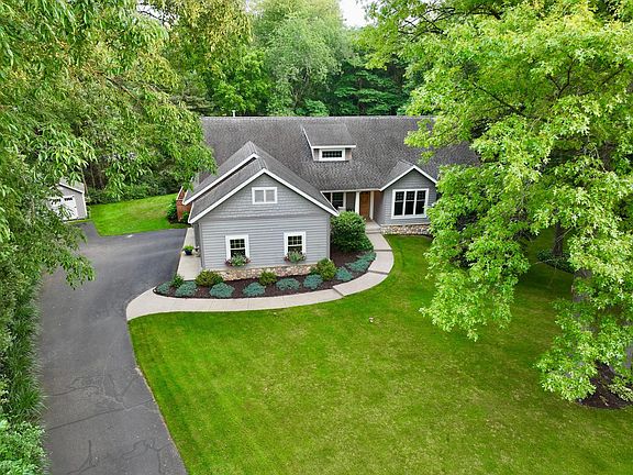 2nd image of 7199 River Glen Dr SE