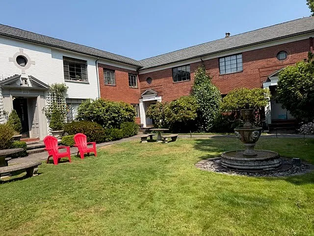2169 NW Irving St #10 — Photo 32