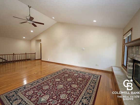 5th image of 2113 Center St APT 1