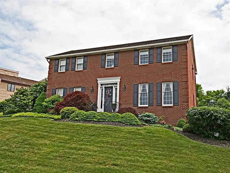 180 Regal Ct photo 1