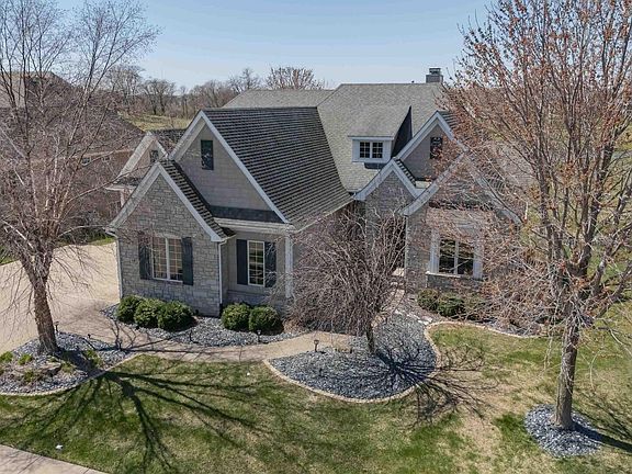 3rd image of 10 Country Club Ct