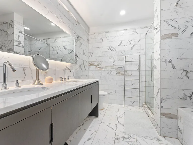 225 5th Ave #V — Photo 6