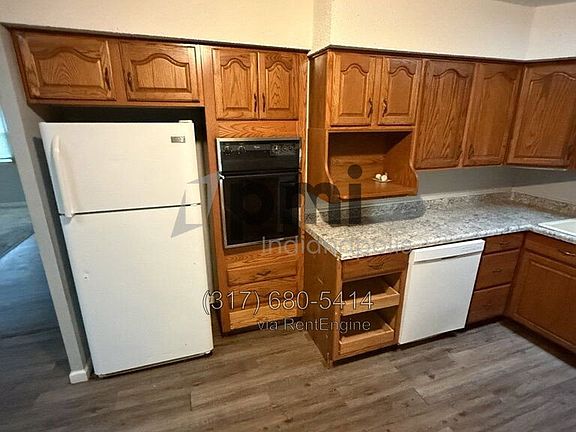 5th image of 300 N Ellis Rd