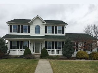10 Island Park Cir, Grand Island, NY 14072