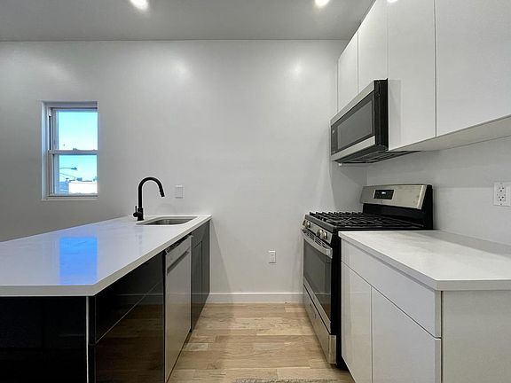 3rd image of 79 Stuyvesant Ave #2LA