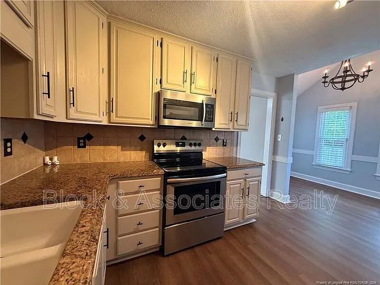 3460 McChoen Dr — Photo 6