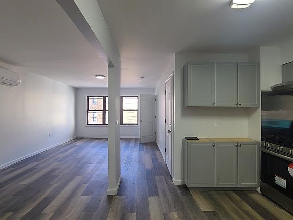 2nd image of 150 New York Ave Floor 2