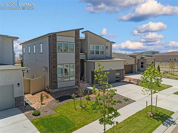 3rd image of 9884 Meridian Hills Trl