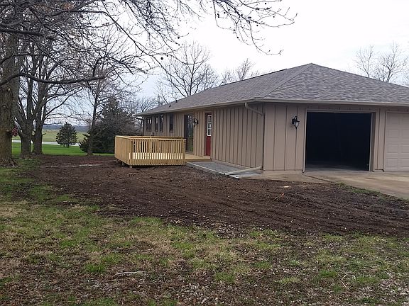 3rd image of 150 W Sioux Dr