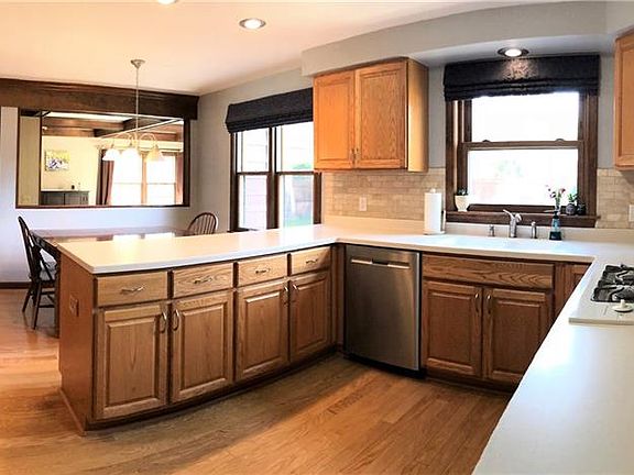 3rd image of 189 Meadowview Ln
