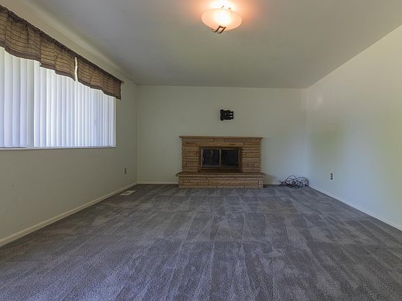 3rd image of 874 E Angelina Ave