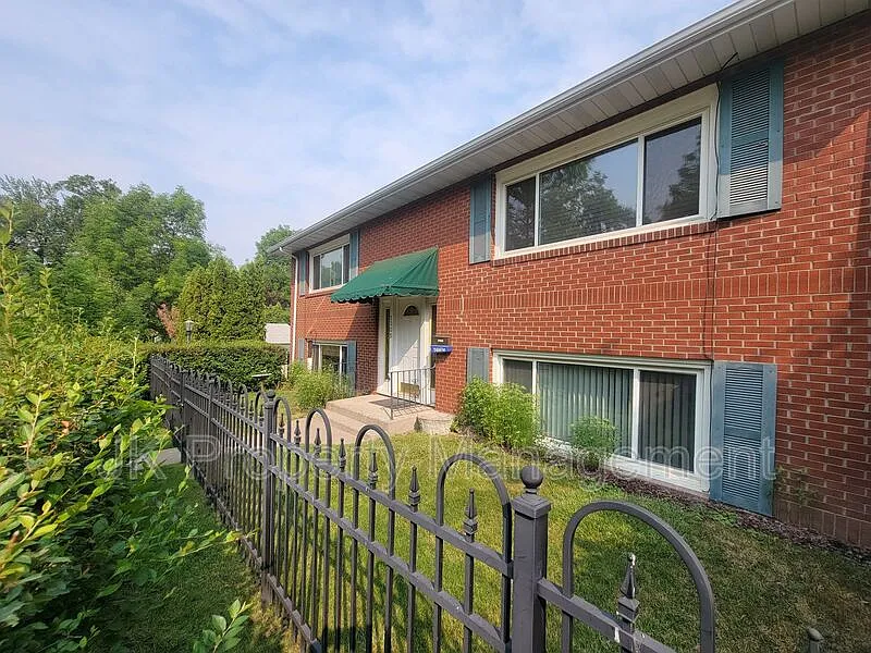 2 bed, 1.0 bath, 882 sqft, $1,150 — Photo 3
