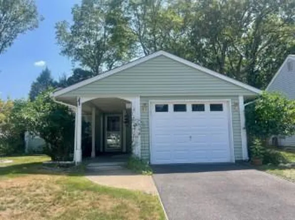 190 Edinburgh Drive #190, Ridge, NY 11961