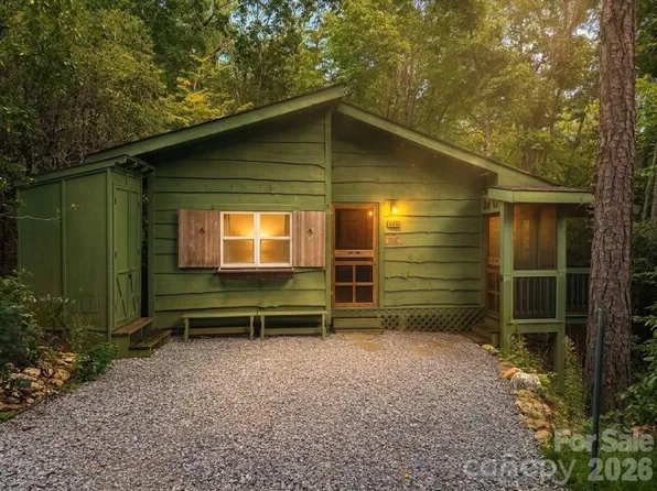 548 Bear Cub Dr, Spruce Pine, NC 28777