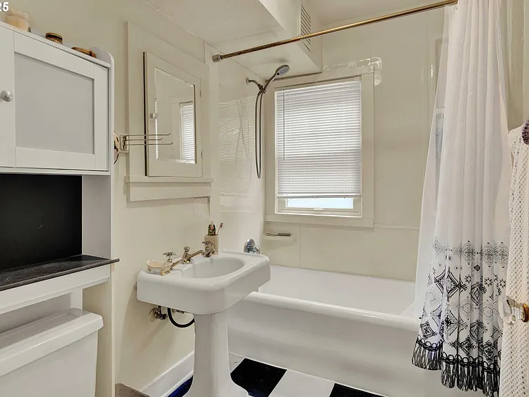 2066 NW Overton St #3 — Photo 6