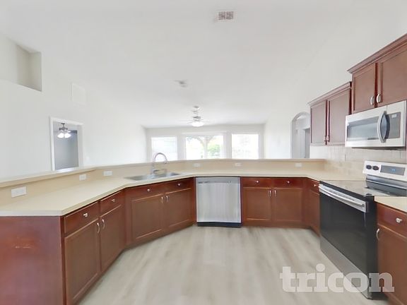 5th image of 984 Fox Chapel Ln