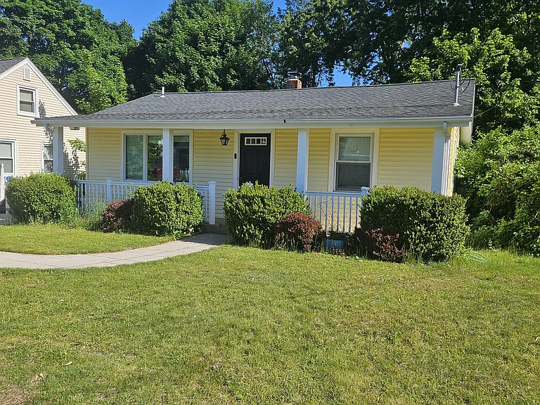 21 Covel Ave — Photo 2