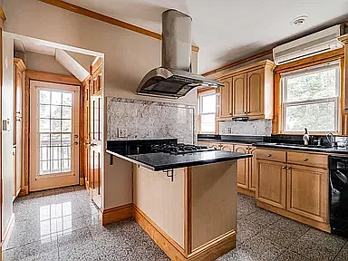 3 bed, 1.5 bath, 1462 sqft, $3,100 — Photo 3