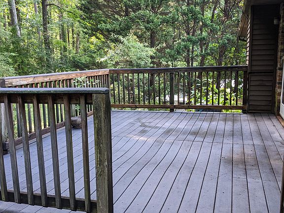 3rd image of 1300 Dogwood Ln