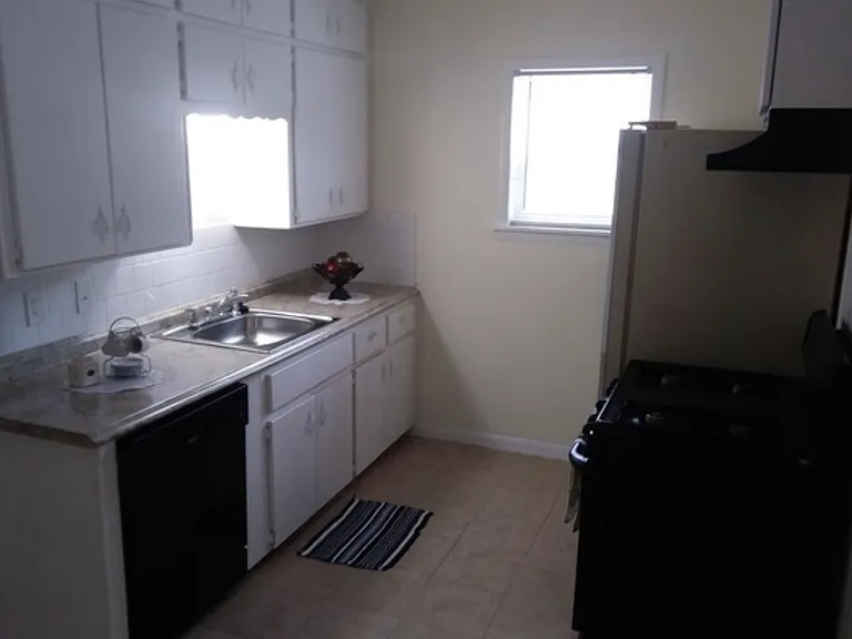 1401 NW Williams Ave — Photo 2