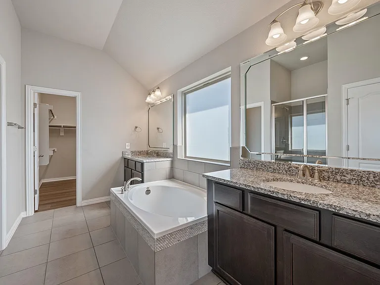717 N Emory Cv — Photo 11