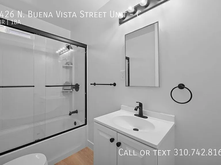 2426 N Buena Vista St #C — Photo 11