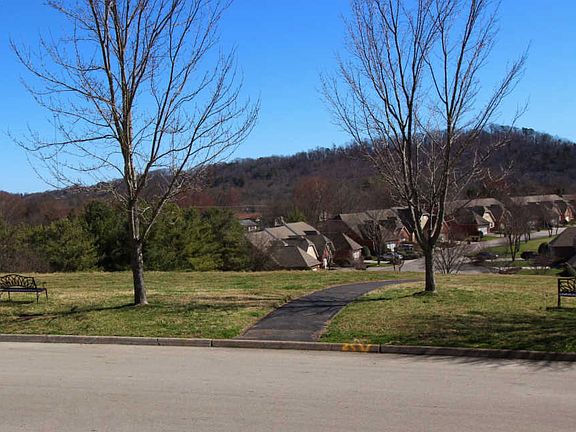 4th image of 5920 Round Hill Ln