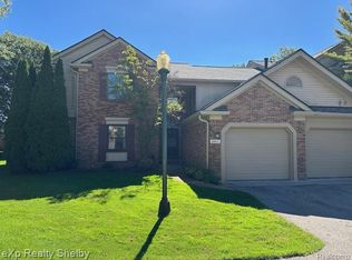 29823 Indian Trl #105, Farmington, MI 48331