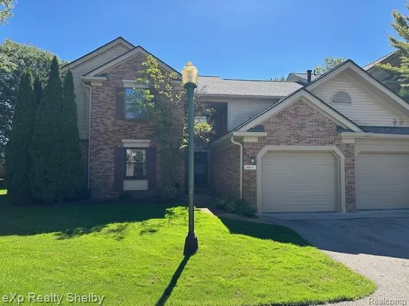 29823 Indian Trl #105, Farmington, MI 48331