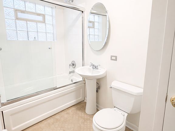 4th image of 1404 W Estes Ave #11566714
